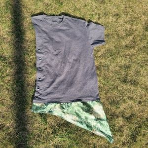 3/4 shirt w. Tied side and floral side tail